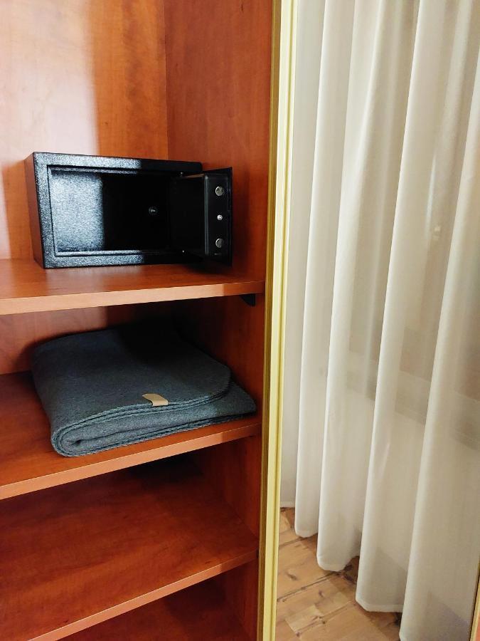 Square 16 Apartman - Absolutely Central Location With Self Check In 松博特海伊 外观 照片