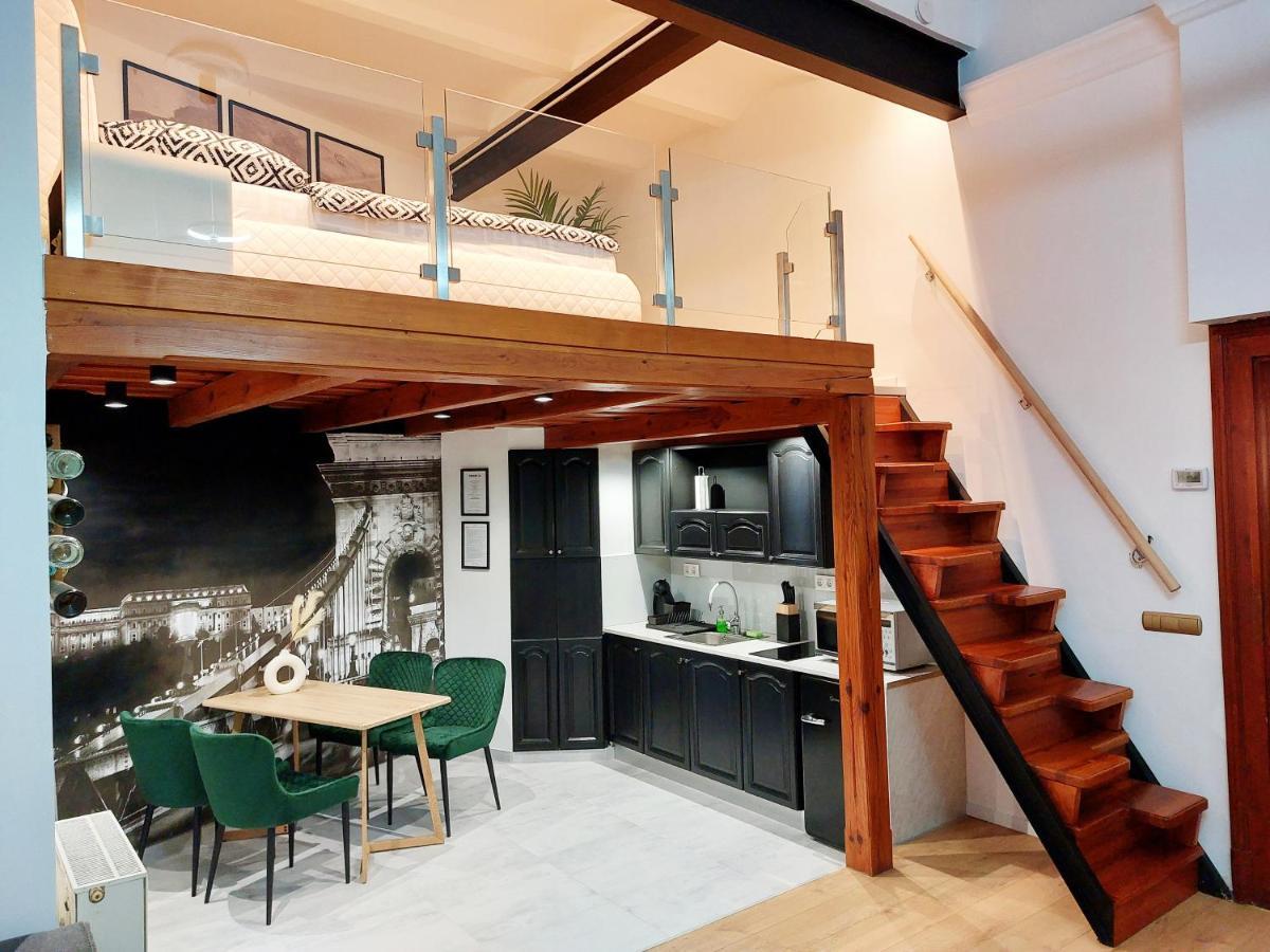 Square 16 Apartman - Absolutely Central Location With Self Check In 松博特海伊 外观 照片