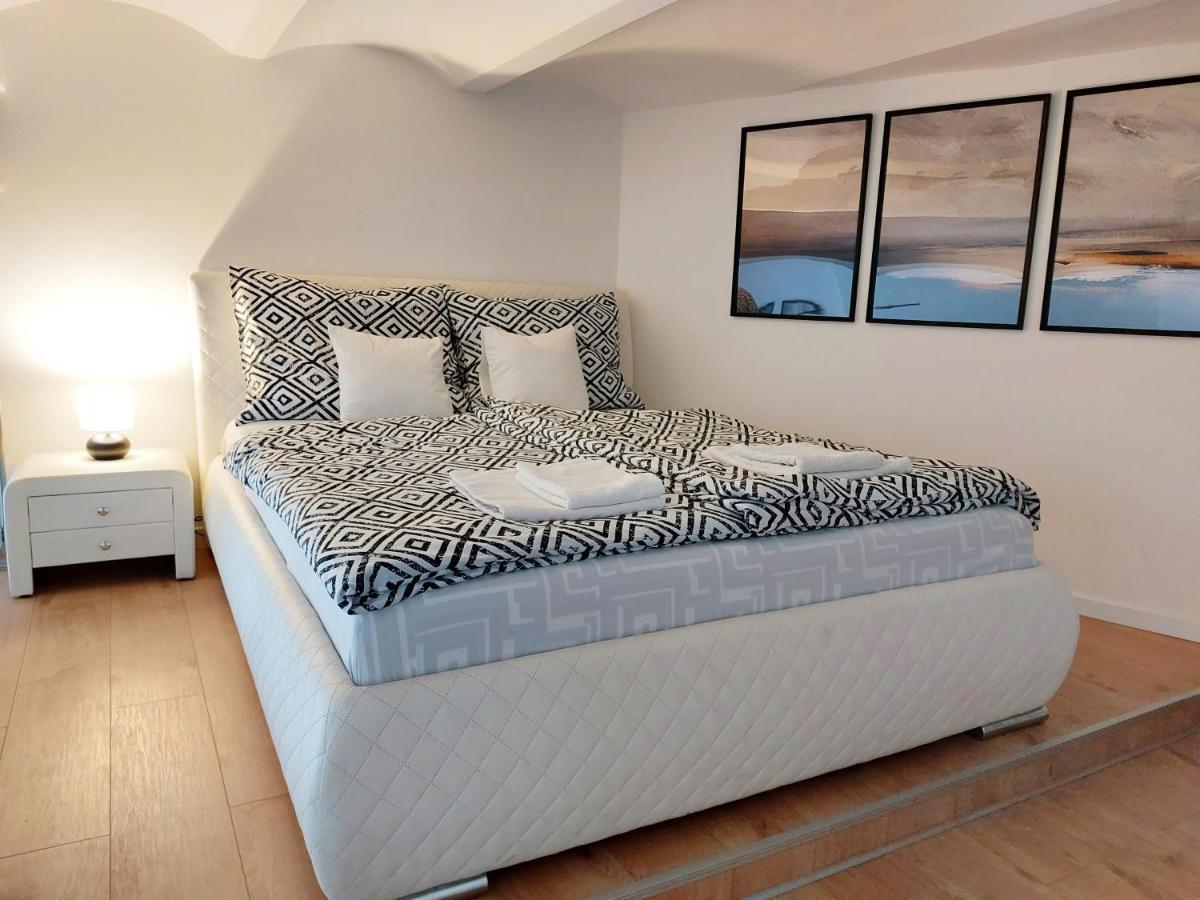 Square 16 Apartman - Absolutely Central Location With Self Check In 松博特海伊 外观 照片