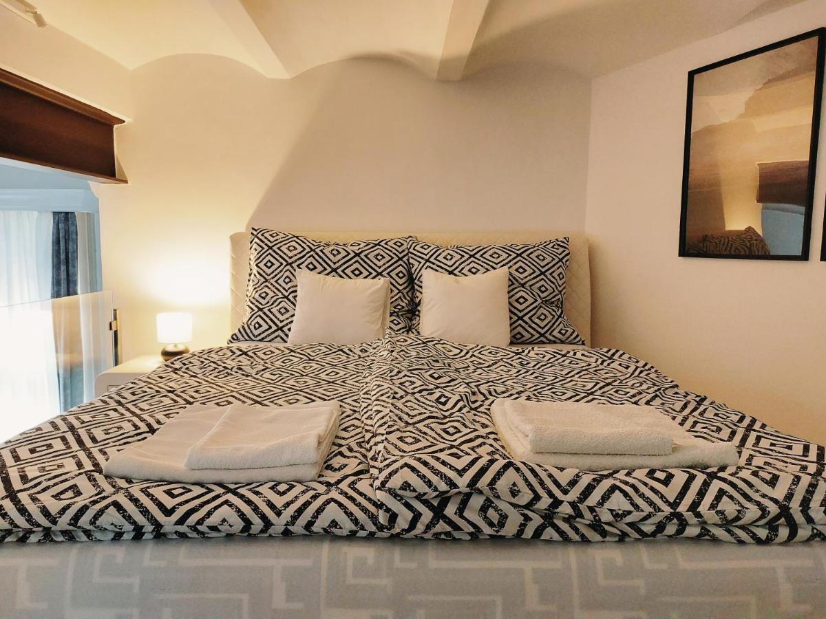 Square 16 Apartman - Absolutely Central Location With Self Check In 松博特海伊 外观 照片