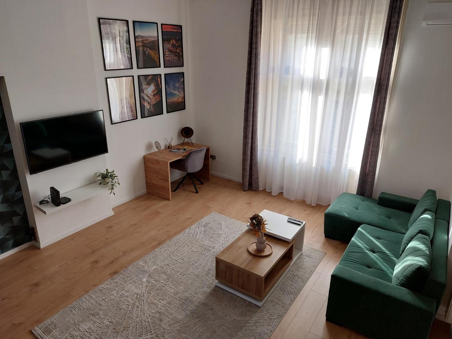 Square 16 Apartman - Absolutely Central Location With Self Check In 松博特海伊 外观 照片